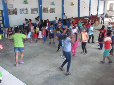 Dinámicas para el inicio de clases / Puclla yachachicuyta gallaycunapaj