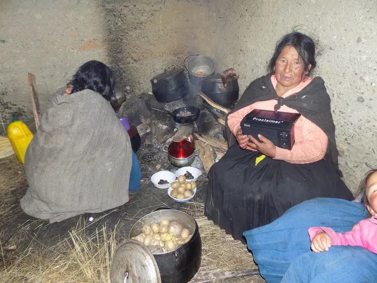 Escuchando la palabra de Dios en su idioma. Romanos 10:17