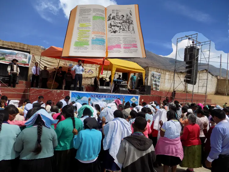 Confraternidad de iglesias quechua, recordando la llegada de la biblia